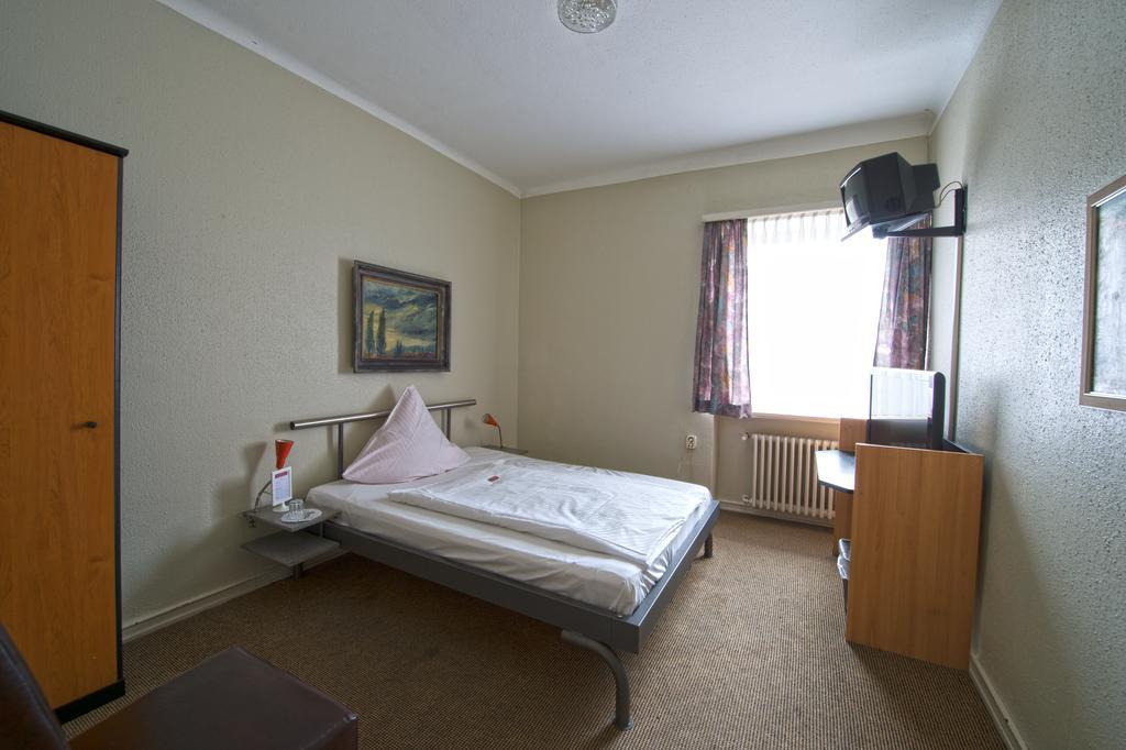 Hotel Continental Sarrebruck Chambre photo