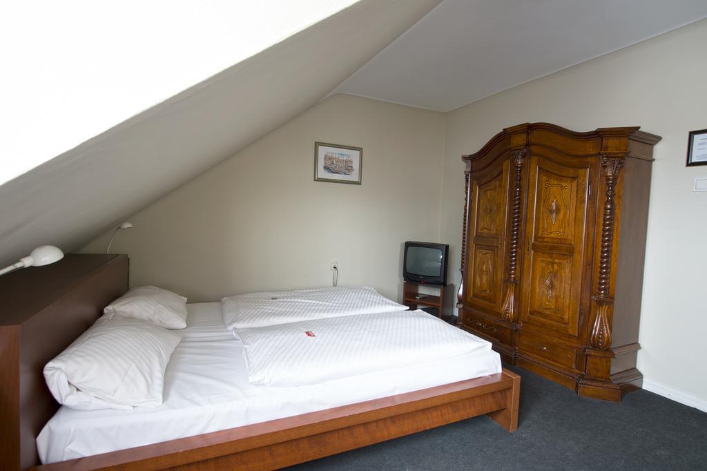 Hotel Continental Sarrebruck Chambre photo