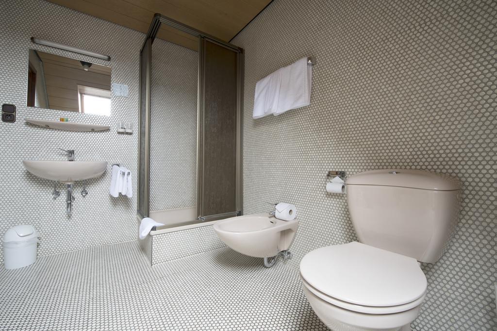 Hotel Continental Sarrebruck Chambre photo