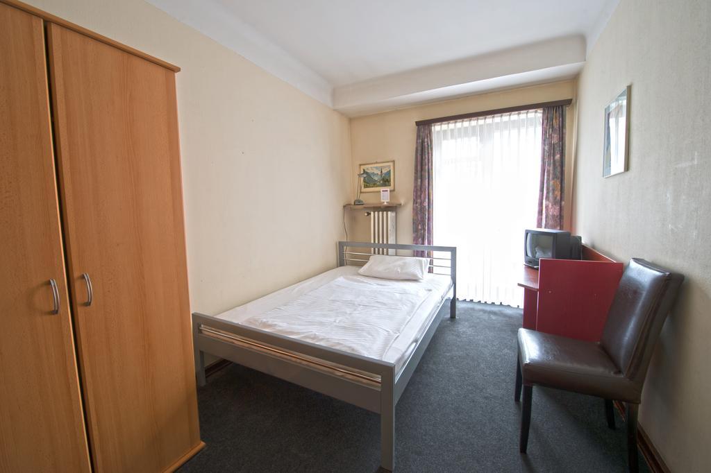 Hotel Continental Sarrebruck Chambre photo