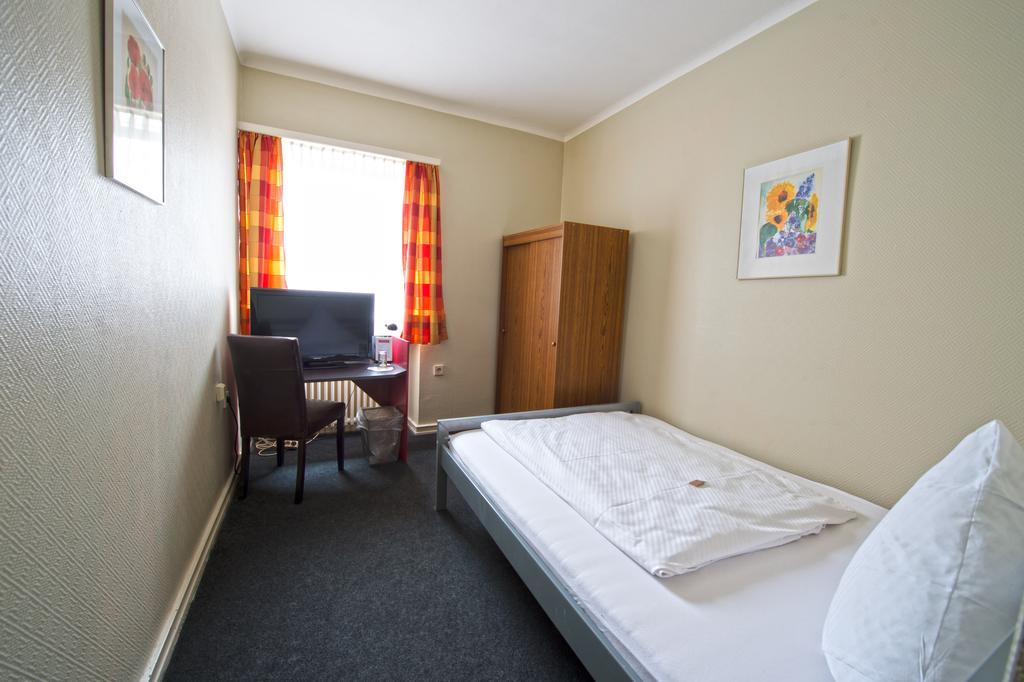 Hotel Continental Sarrebruck Chambre photo
