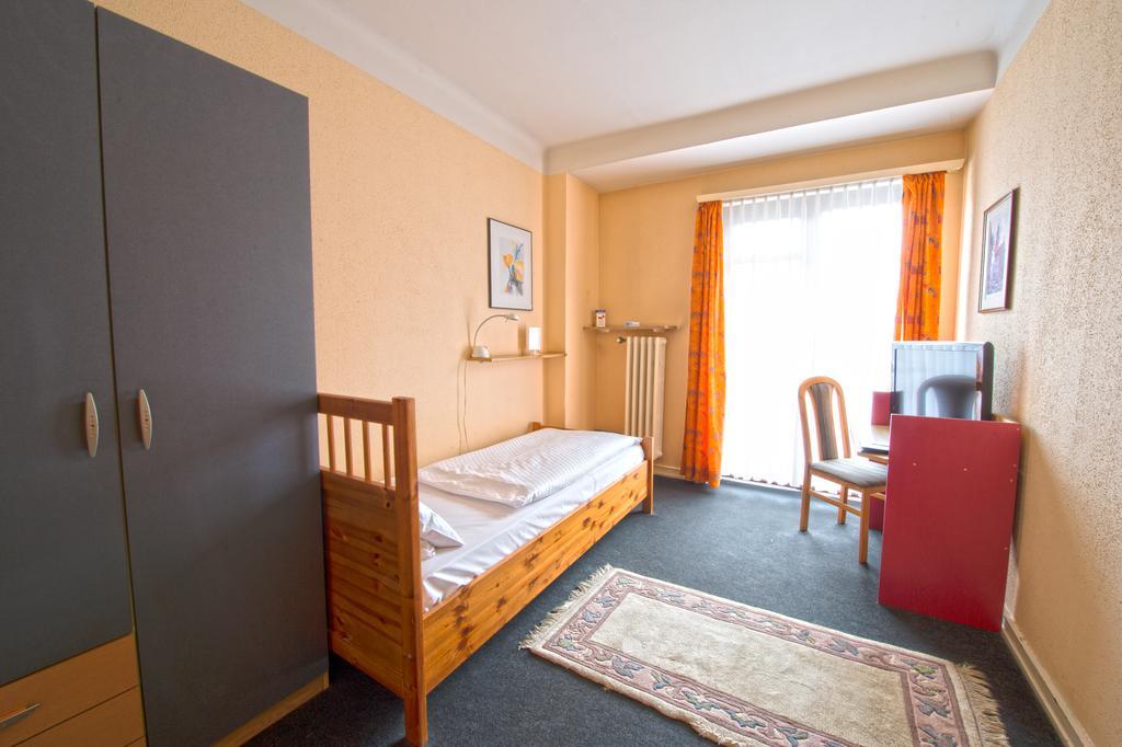 Hotel Continental Sarrebruck Chambre photo