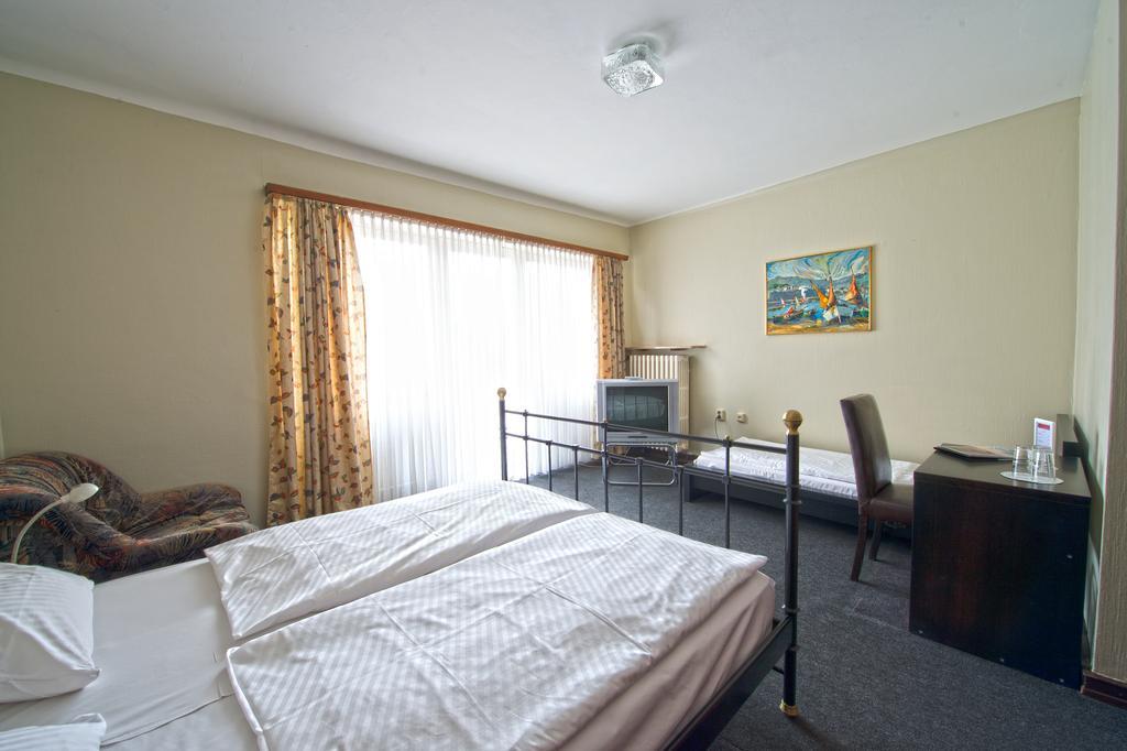 Hotel Continental Sarrebruck Chambre photo