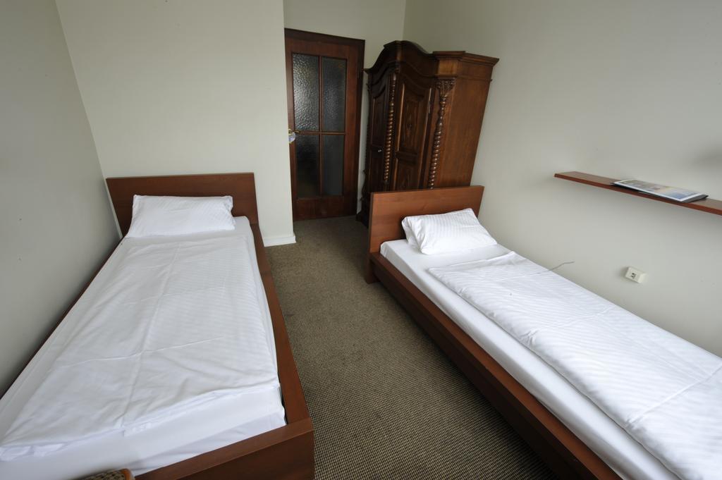 Hotel Continental Sarrebruck Chambre photo