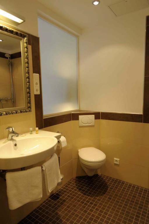Hotel Continental Sarrebruck Chambre photo