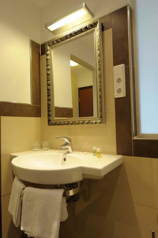 Hotel Continental Sarrebruck Chambre photo