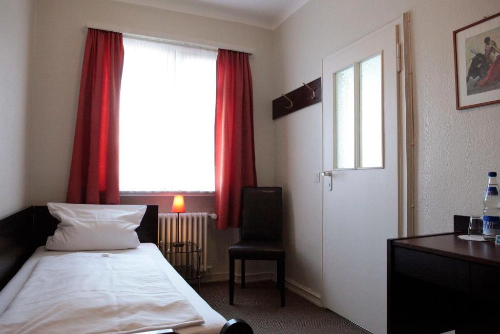 Hotel Continental Sarrebruck Chambre photo